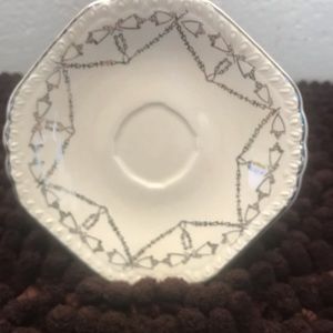 salem heirloom brand plate bundle white with gold measures 5 inch x 4 1/2 inch